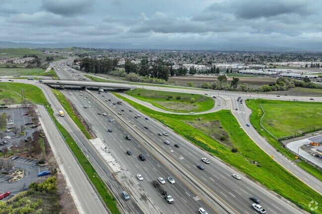 Tempo's neighborhood is right next to Interstate 580 making travel an easy access for residents.