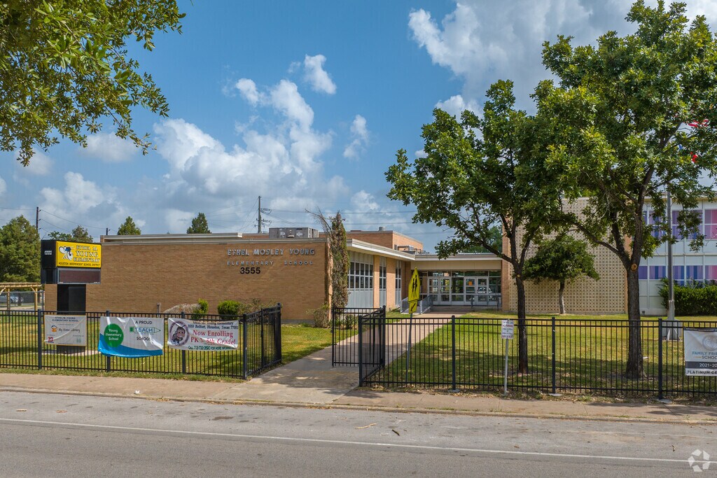 Young Elementary School provides services to families to support its Sunnyside students.