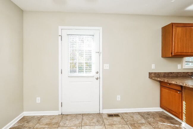 616 Herman Gist Rd, Greensboro, NC 27401 - photo 7