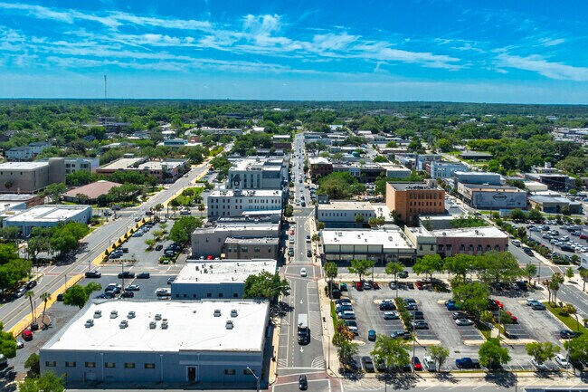 There are a variety of shops, restaurants and amenities in Downtown Ocala.