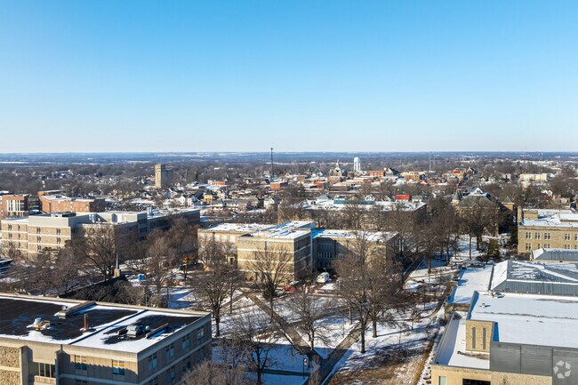 Popular programs at the University of Central Missouri in Warrensburg include business management and marketing, education, health, and computer science.