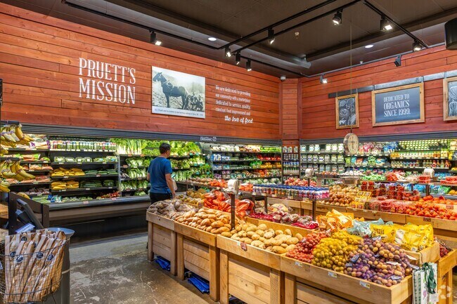 Pruett's has a large fresh produce section for residents in Walden.