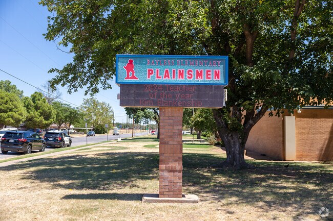 Bayless Elementary School has an overall B grade from Niche.