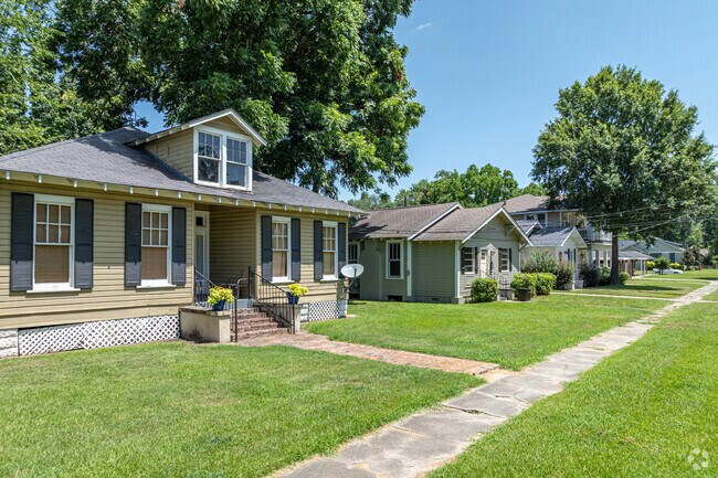 Historic homes with manicured lawns line the streets in the Garden District.