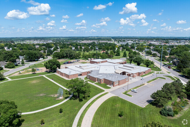 There are plenty of activities to enjoy at Kahoa Elementary School.