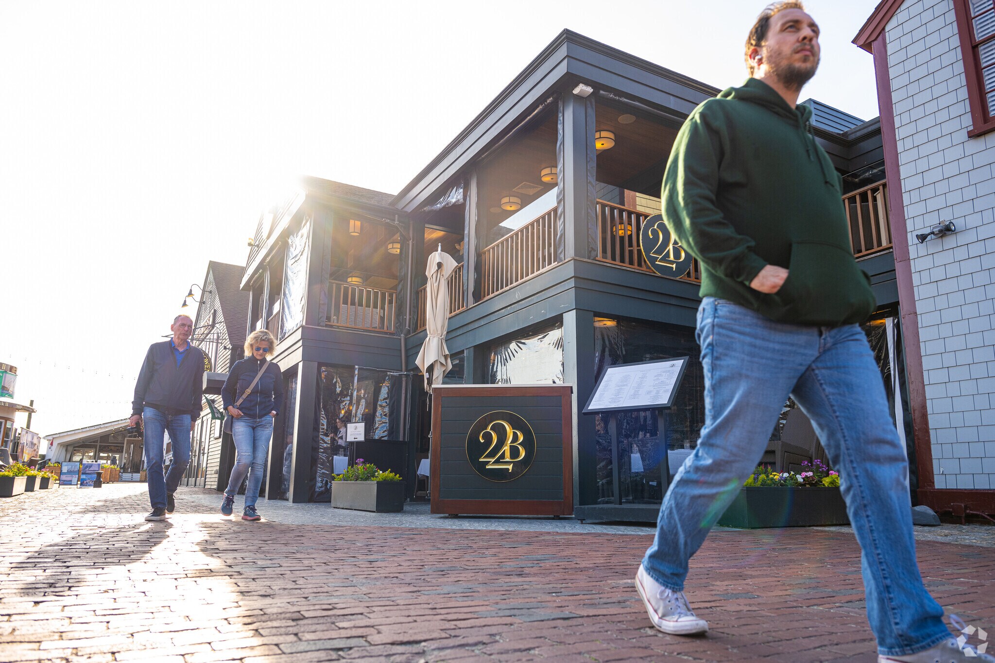 22 Bowens, a local favorite near Kay/Catherine, has an extensive wine list and outdoor seating.