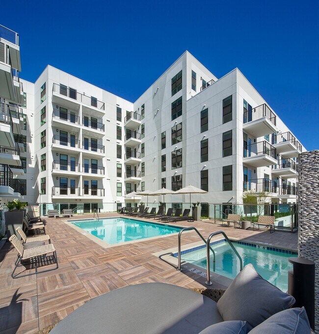 1718 N Las Palmas Ave, Los Angeles, CA 90028