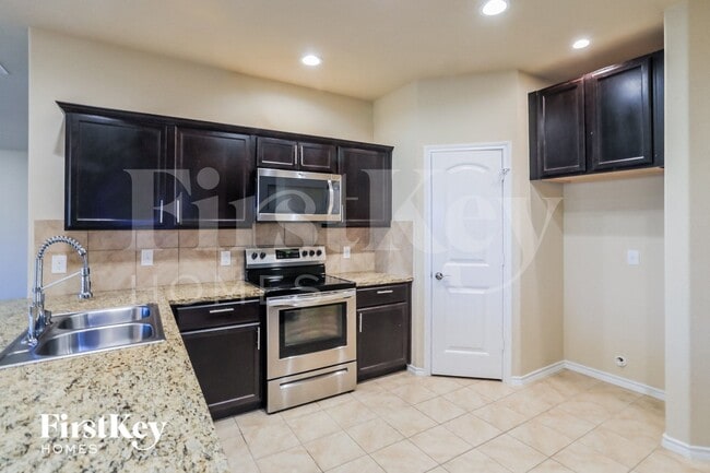 522 Cantebury Park Ln, Ponder, TX 76259 - photo 5