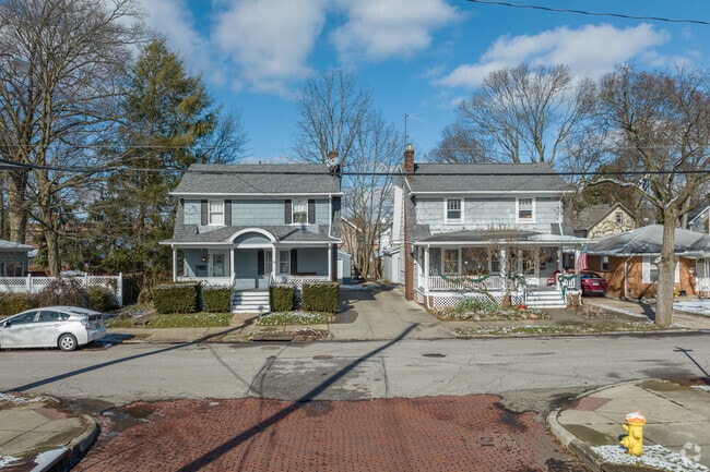 Homes in Highland Square are closely spaced for a walkable neighborhood feel.