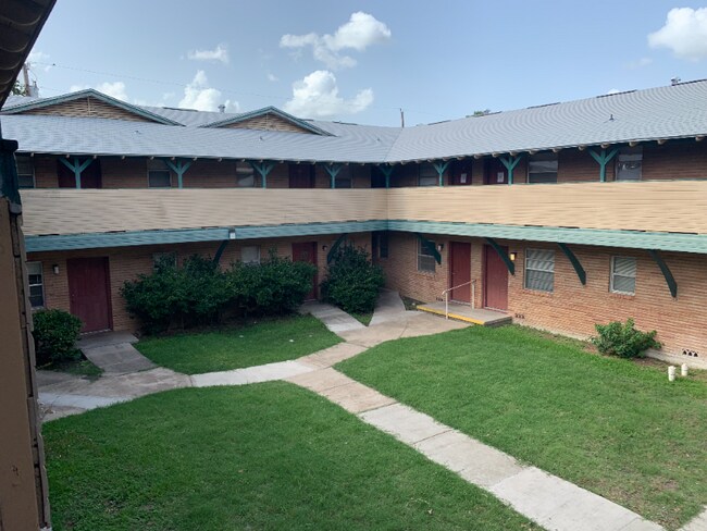 3701 Sleeper Ave unit 15, Waco, TX 76707 - photo 2