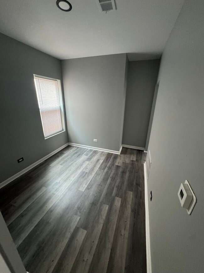 3320 W Polk St unit 3320 w Polk, Chicago, IL 60624 - photo 6