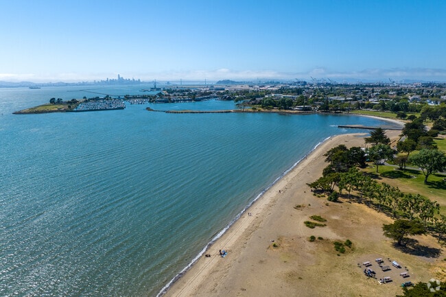 West Alameda is a beautiful island city surrounded by the sparkling waters of the San Francisco.