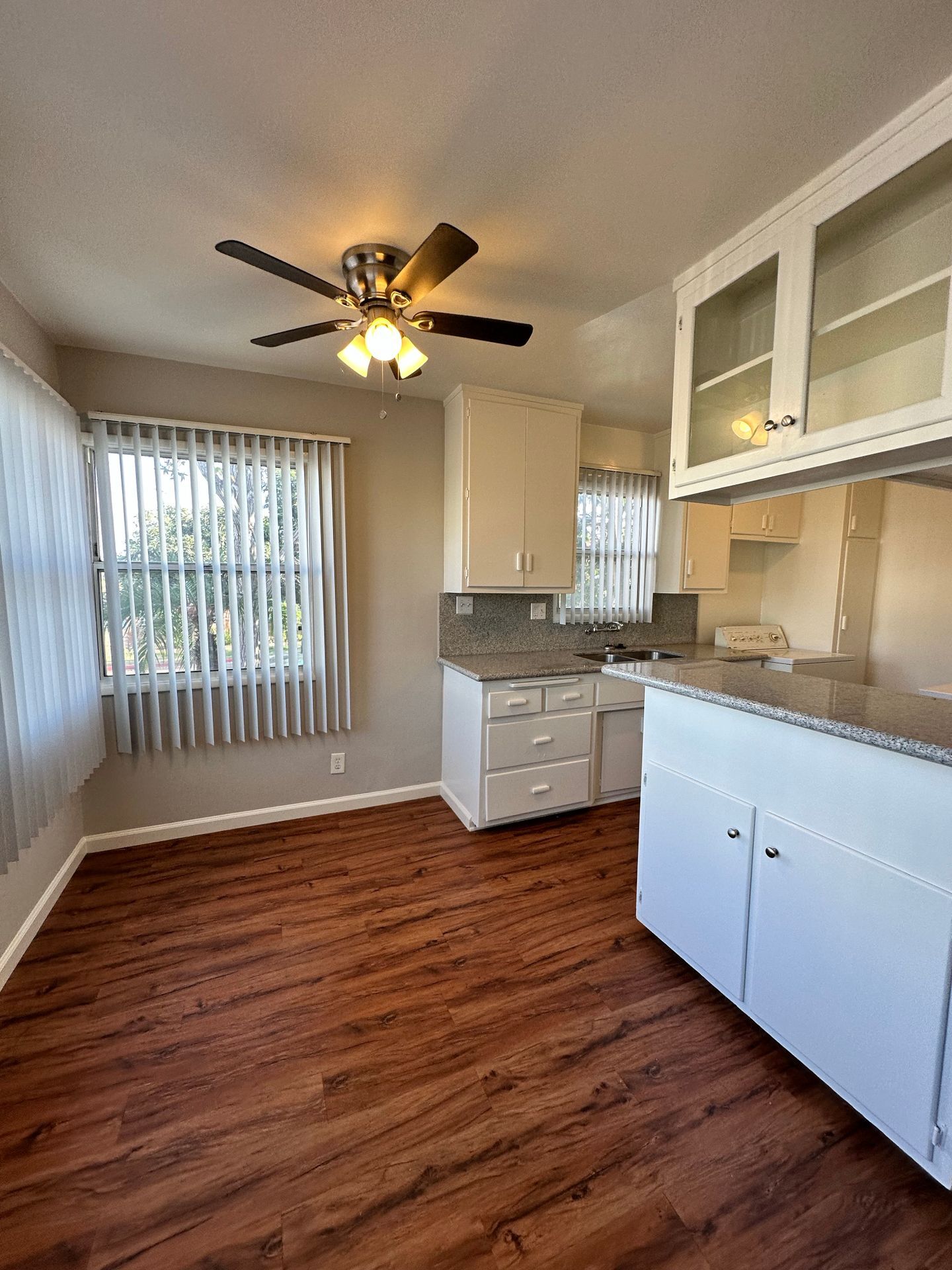 4640 E 4th St unit 4640, Long Beach, CA 90814 - photo 1