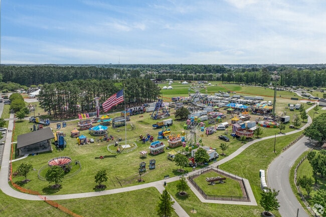 Kick off a great time with friends each May at the Chesapeake Jubilee in Chesapeake City Park.