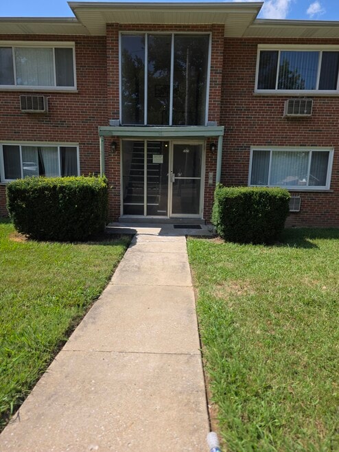 5421 Bermuda Dr unit A.  1st  Flr., Saint Louis, MO 63121 - photo 1