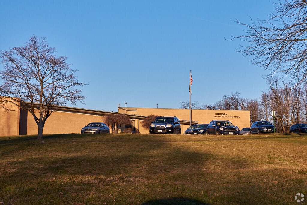 Hickory Elementary School receives a B- rating from Niche.