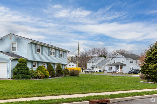 Oakhurst's picturesque streets adorned with lovely homes.