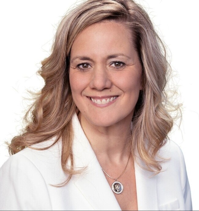 Jennifer Stowe