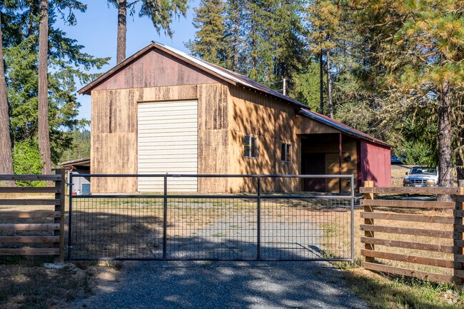 Life in Camas Valley includes rolling hills, lush greenery, and a close-knit community