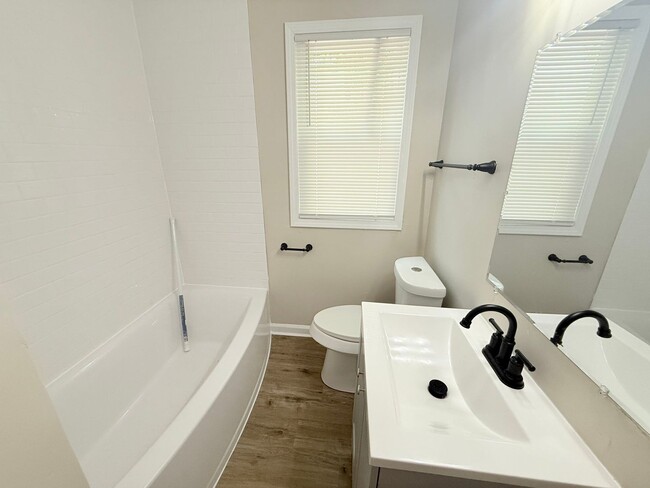 15909 Maddelein St, Detroit, MI 48205 - photo 5