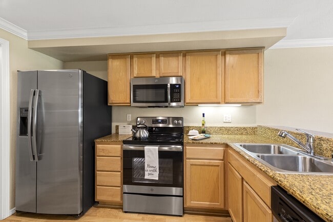 Yarrowood Highlands, Bellevue, WA 98004 - photo 7