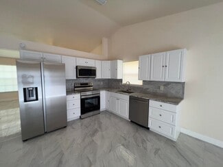 7926 Burlwood Ln, Greenacres, FL 33467