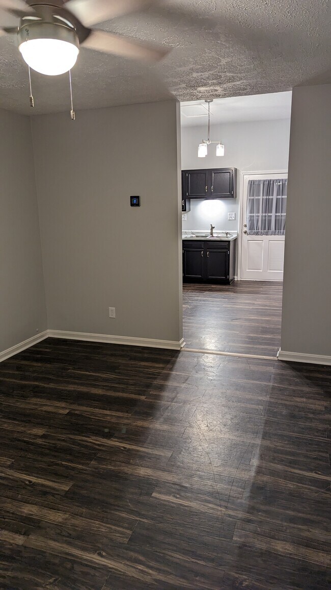 929 N Randolph Ave unit 2, Clarksville, IN 47129 - photo 3