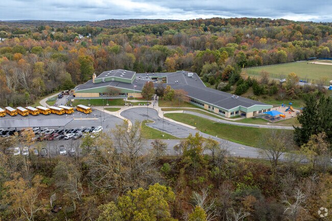 Golden Hill Elementary School in Florida holds a B rating from Niche.