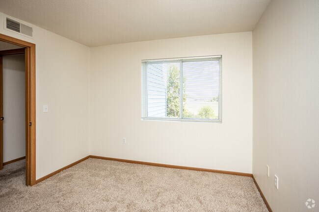 2BR, 1BA - 1,000 SF