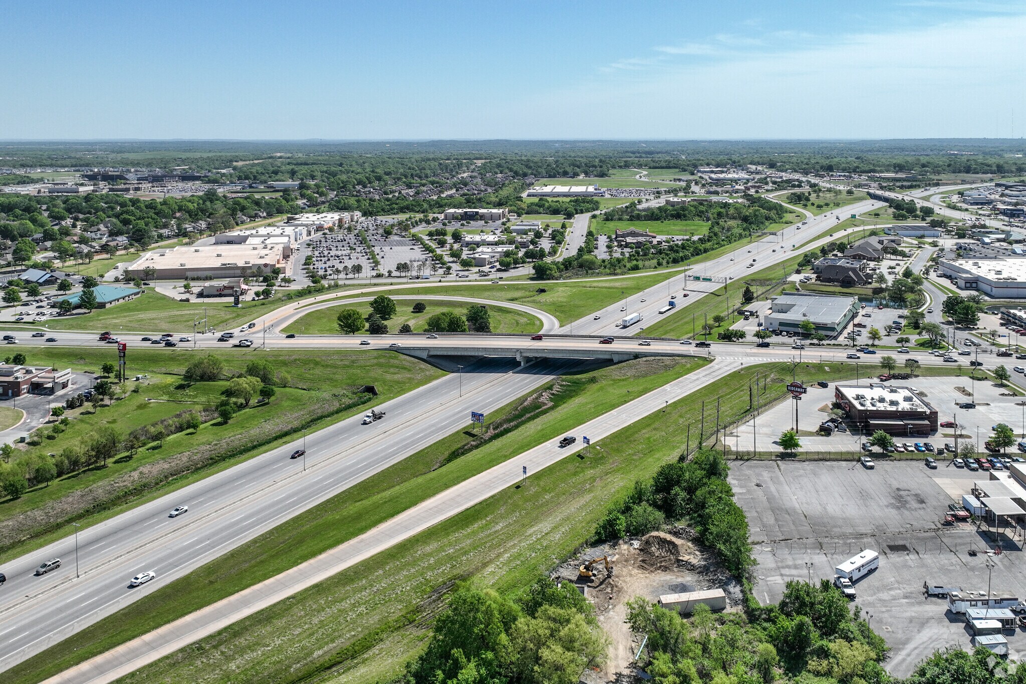 The Broken Arrow Expressway is the major traffic artery near Stone Creek Farms.