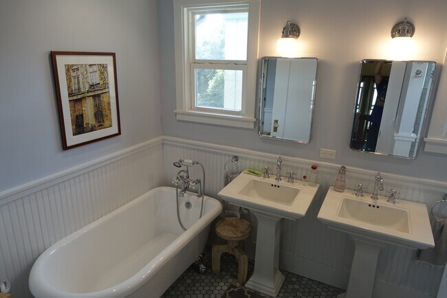 575 Valle Vista Ave unit 2, Oakland, CA 94610 - photo 2