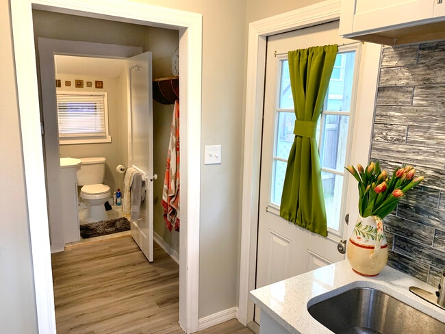 2716 18th St N, Saint Petersburg, FL 33713 - photo 7