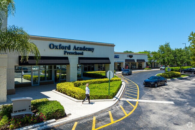 Turtle Run Shoppes has a great variety of retailers near Coral Lake.