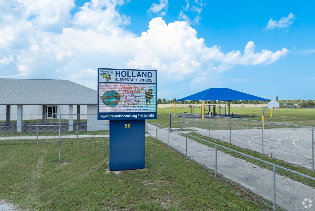 Spessard L. Holland Elementary School is located at 2342 EF Griffin Rd, Bartow, FL.