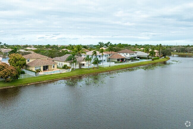 Most of the houses are located with the waterfront in Lakes Of Western Pines.