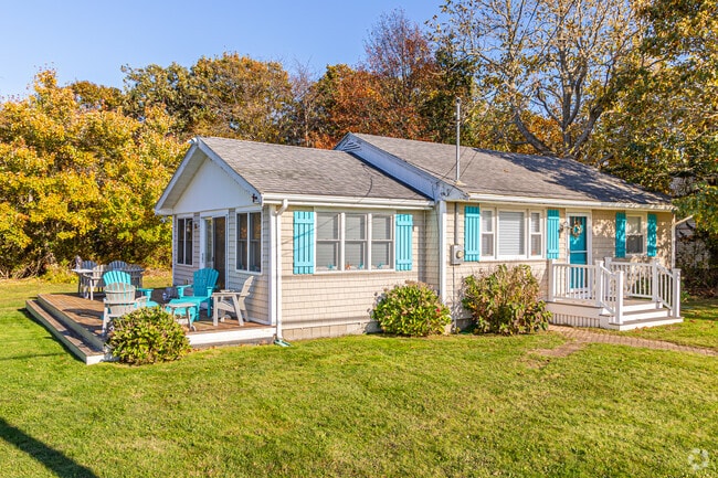 Beach-inspired designs are common among West Island cottages and ranch-style homes.