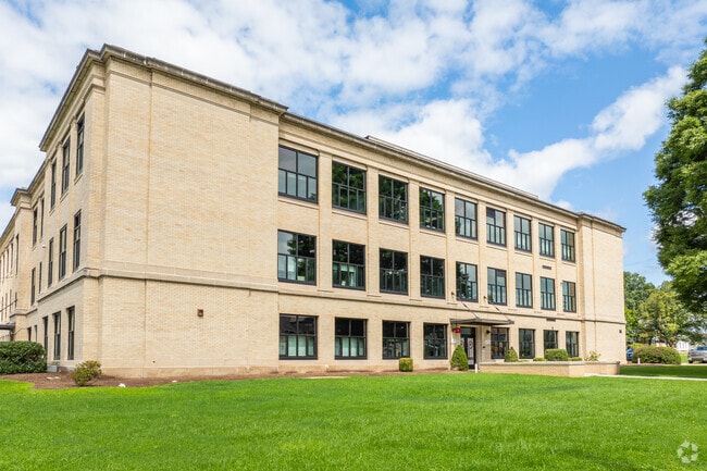 Curtin Intermediate School serves 516 students.