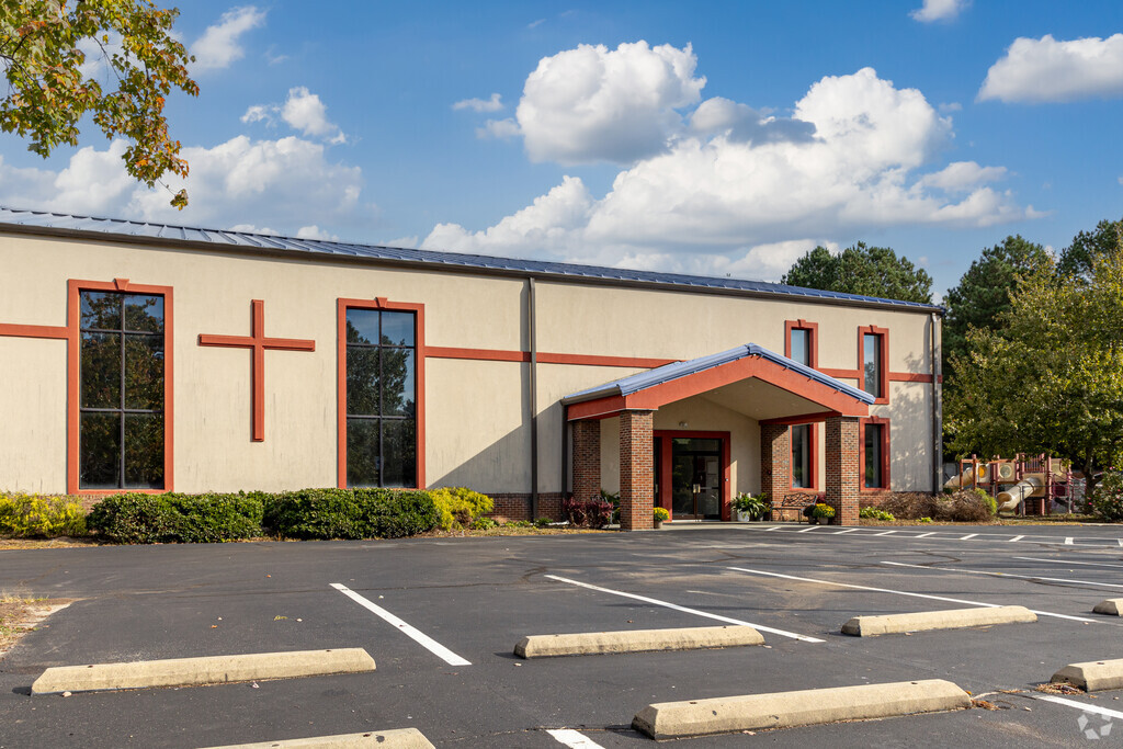 True Light Shines Academy offers academic and religious education in Outer Northern Outlying.