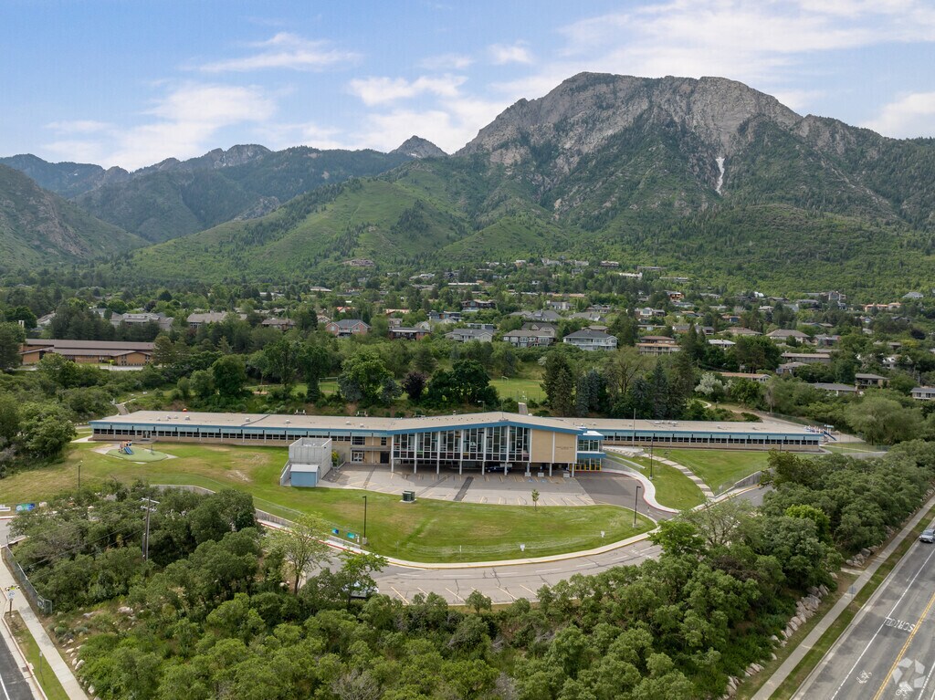 Oakridge Elementary School sits at the base of the mountains in Mount Olympus.
