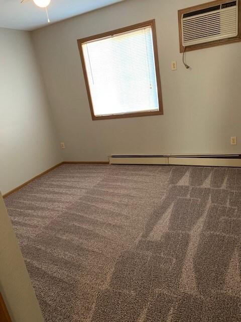 307 S 1st St unit 8, Marshalltown, IA 50158 - photo 3