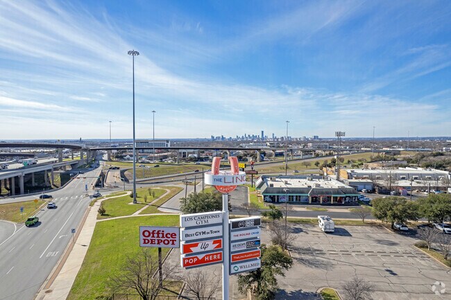 The Linc has nearby shopping for the St John's neighborhood.