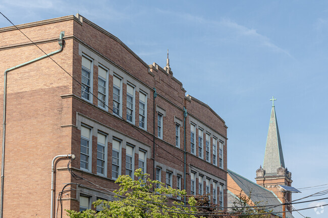 Benito Juárez School No. 5 advocates for a progressive and motivational environment.