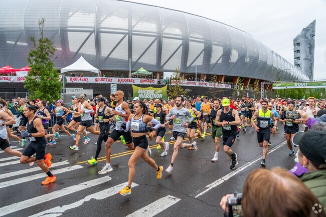 The Eugene Marathon starts and finishes at legendary Hayward Field in South University.