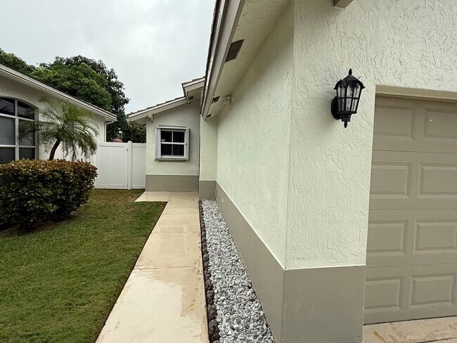 7927 Manor Forest Blvd, Boynton Beach, FL 33436 - photo 6