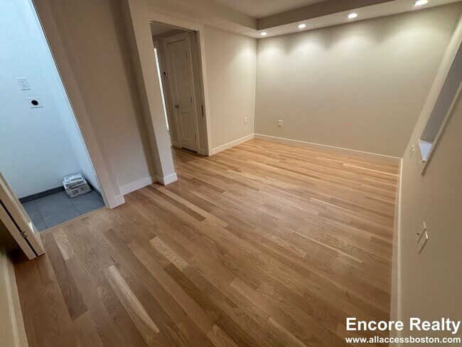 54 Jfk St unit 3, Cambridge, MA 02138 - photo 7