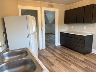 377 Ellis St Unit Upper Unit, Fond Du Lac, WI 54935