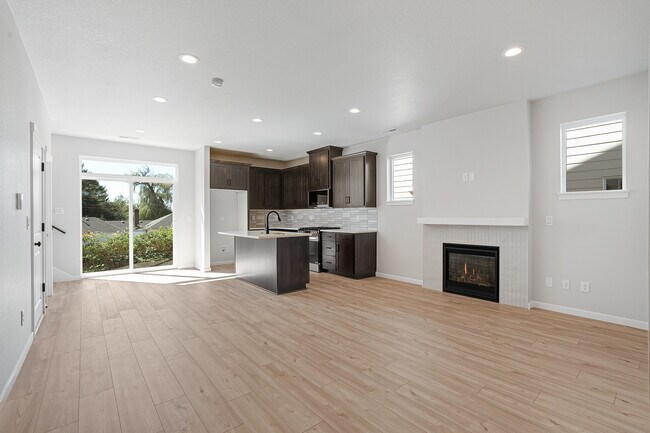 203 SE Acacia Dr unit 207AcaciaDr, Gresham, OR 97080 - photo 3