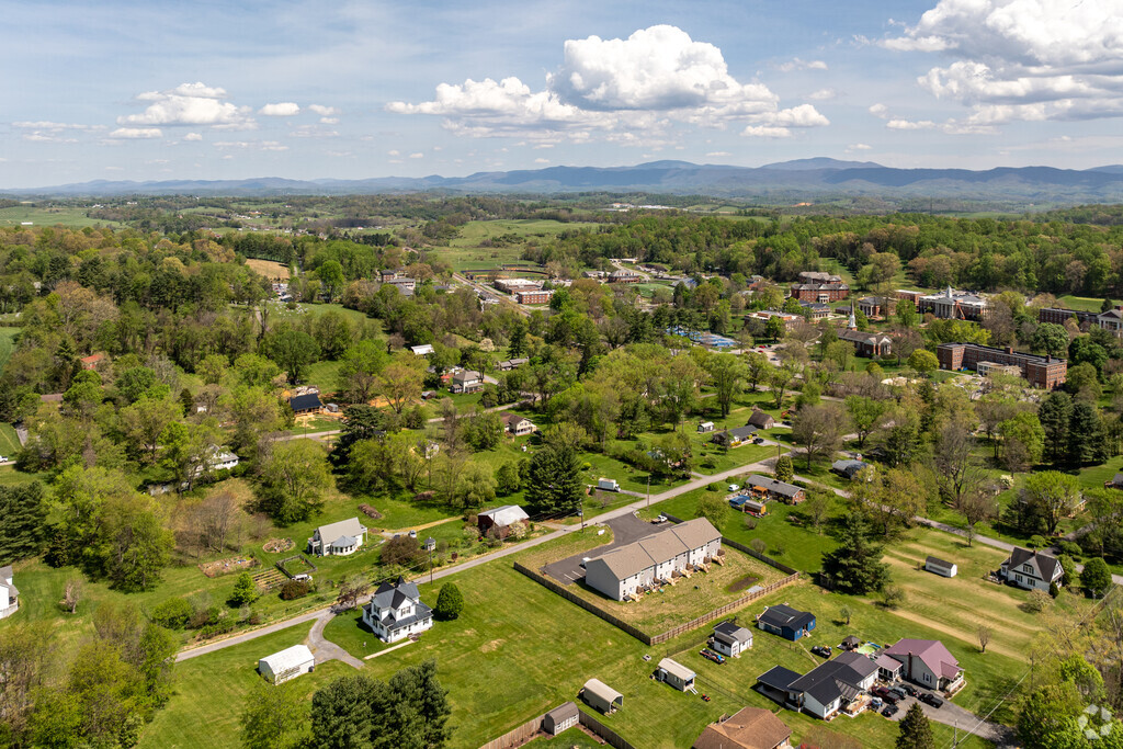 The Emory neighborhood is a quiet and peaceful area of the Appalachian Mountains.