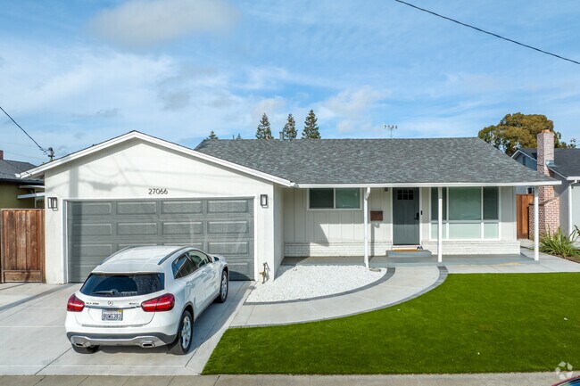 Harder-Tennyson is primarily lined with ranch-style homes.