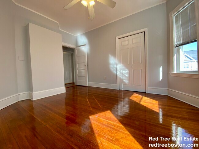 14 Dalrymple St unit 3, Jamaica Plain, MA 02130 - photo 5